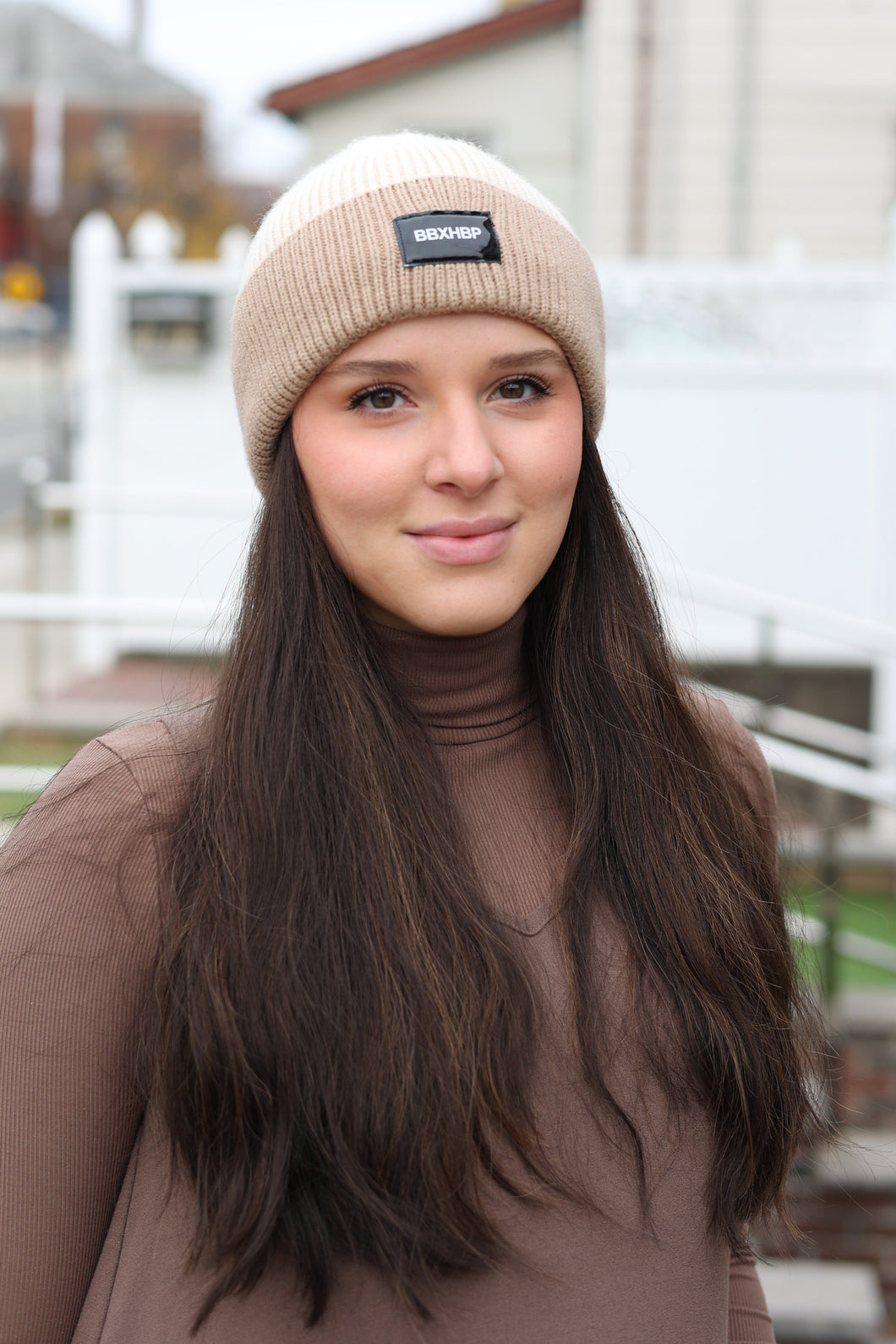 Model is wearing Long Length Bandfall